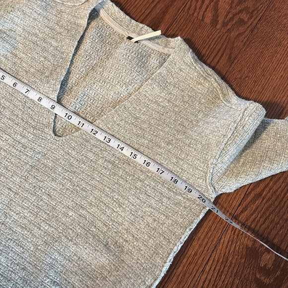 Free People heart it lace up side cozy sweater deep V oversized XS gray - Picture 10 of 15